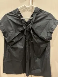 新品VEGA黒のリボン付き半袖シャツ