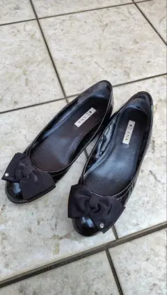 DIANA 黒リボン付きフラットシューズ　25.5