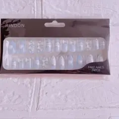 地雷系・量産型の24枚入りネイルチップ ホワイトブルー