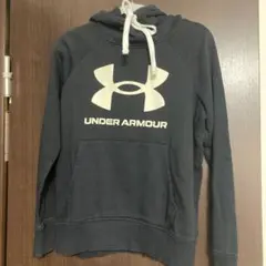 フード付きトレーナー