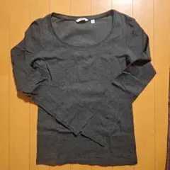ユニクロダークグレー Mサイズ 長袖トップス