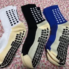 3足組　グリップソックス　男女兼用　滑り止め付き　スポーツソックス　靴下　白黒青