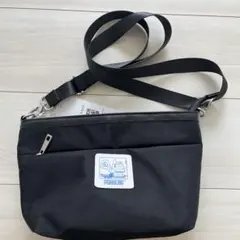 【新品タグ付き】PEANUTS ショルダーバッグ　黒色　スヌーピー　総柄