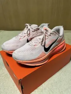 NIKE Vomero18 Woman's27.0cm Mens26.5cm