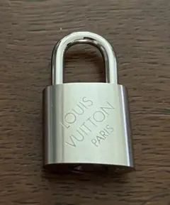 Louis Vuitton パドロック 鍵付き