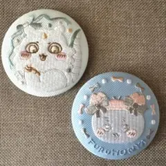 ちいかわ 刺繍缶バッジビスケット２　 あのこ 古本屋(カニちゃん) 各1個
