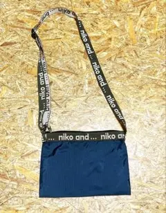 ニコアンド　サコッシュのサムネイル