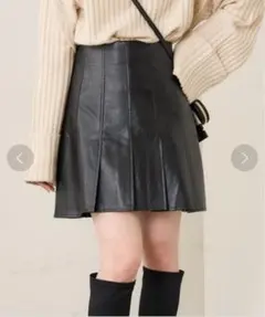 CHICO レザー裾プリーツミニスカート