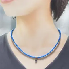 47.青色ビーズの葉チャームネックレス