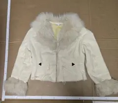 RE　MAL　フェイクファー付きクリーム色ショートジャケット　内側暖か
