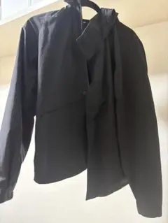 ユニクロ 黒 ナイロンジャケット フード付き