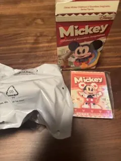 ポップマート　ミッキー　フィギュア