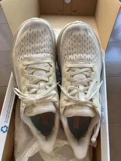 HOKA Clifton 8スニーカー ホワイト28cmのサムネイル