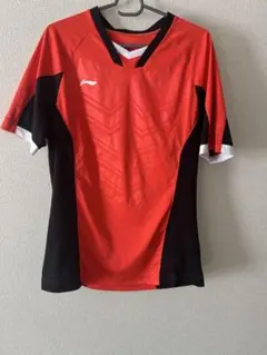 バドミントンシャツ 赤/黒 Vネック
