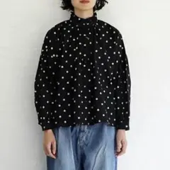 SOIL ソイル 40'S ポプリンドットプリントフリルカラーブラウス 黒のサムネイル