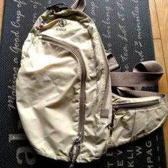 AIGLE ベージュ ボディバッグ