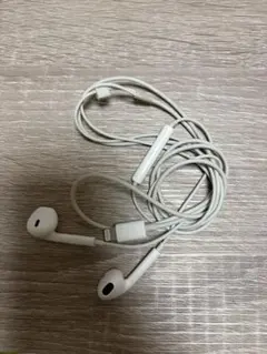 Lightning接続 ホワイト有線イヤホン