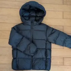 ブラックフード付きダウンジャケット