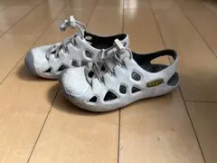 18.0cm KEEN RIOホワイト サンダル　キーン　リオ　白花柄