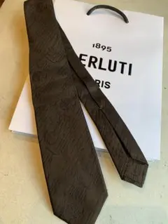 お値下げ中！極美品 正規品 希少/Berluti/カリグラフィ柄迷彩/ネクタイ 極美品】BERLUTI ベルルッティ ネクタイ カリグラフィ 柄 ブラック系