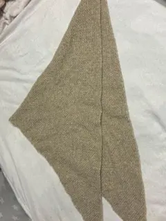 ベージュ ニット ストール 三角形状