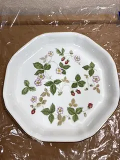 WEDGWOOD ストロベリー 八角形皿のサムネイル