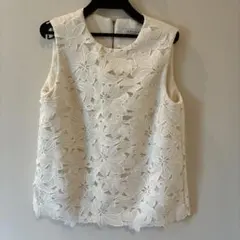 新品✨タグ付ADORE フレアスリーブブラウス ホワイト 定価2.6万 新品✨タグ付ADORE フレアスリーブブラウス ホワイト 定価2.6万 - メルカリ