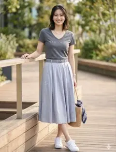 夏物処分TOMMY HILFIGER VネックTシャツ グレー