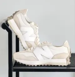 ▪️SALE ▪️ニューバランス U327 ホワイトのサムネイル