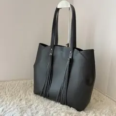 【美品】FURLA フルラ オーロラ タッセル トートバッグ レザー ブラックのサムネイル