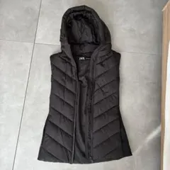 ZARA フード付きブラックダウンベスト XS