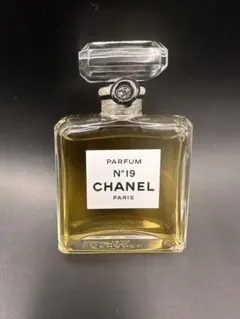 CHANEL N°19 パルファム ボックス付き