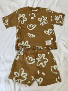 ZARA 花柄　セットアップ　tシャツ　ショートパンツ　3-4y 104のサムネイル