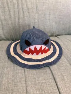 サメデザインのストローハット