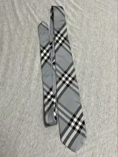 バーバリーブラックレーベル　ネクタイ　グレー チェック柄