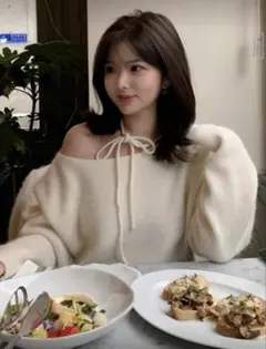 アイボリー オフショルダー リブニット