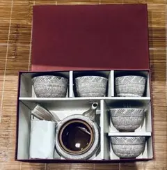 古唐津　平盃・小皿（黒）三島象嵌　桜花　椎の峰窯　完品 古唐津 平盃・小皿（黒）三島象嵌 桜花 椎の峰窯 完品