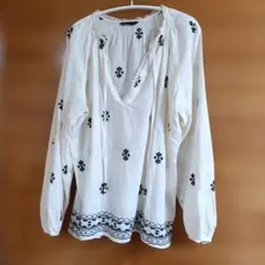 ZARA 刺繍入り長袖ブラウス ホワイトのサムネイル