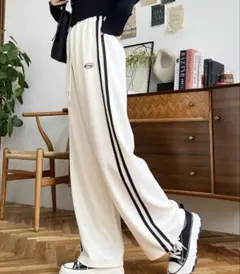 アイボリー サイドストライプ ロゴ刺繍トラックジャージパンツ 女性Lサイズ