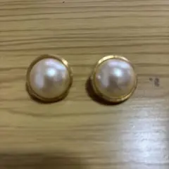 真珠スタッドイヤリング