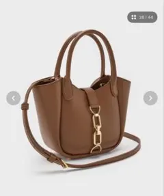 CHARLES & KEITH アガサ チェーンアクセントバケットバッグ