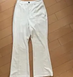 フレアパンツ　白　GU