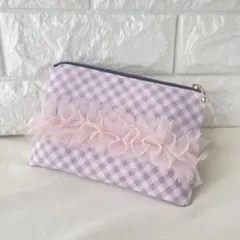 左利きの方が開けやすい！　フリル付きファスナーポーチ