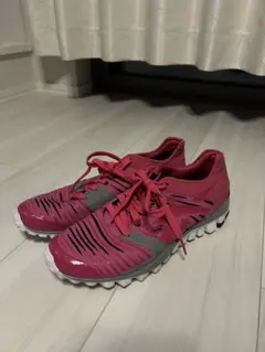 Reebok ピンク ランニングシューズ