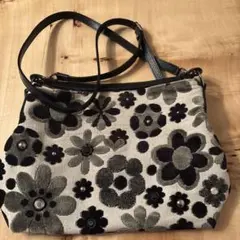 Think Bee! ショルダーバッグ 花柄のサムネイル