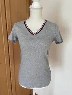 【新品未使用】トミーヒルフィガー VネックTシャツ 半袖 グレーS size