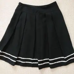 レディース　黒　白ライン　プリーツスカート