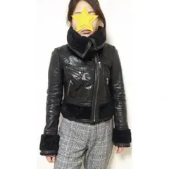 【最終値下げ】ほとんど未使用！バーバリー羊革ライダースのサムネイル