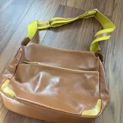 美品 scrap book ショルダー/カメラバッグ、ソフト、軽量 - メルカリ