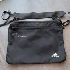 adidas ショルダーバッグ サコッシュ 黒のサムネイル